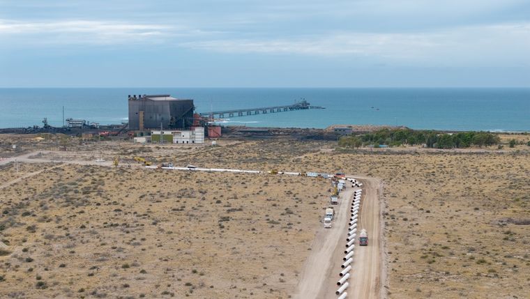 Recta final para el oleoducto de VMOS, que lleva desde Vaca Muerta hasta Punta Colorada, la salida del petróleo por el Atlántico.