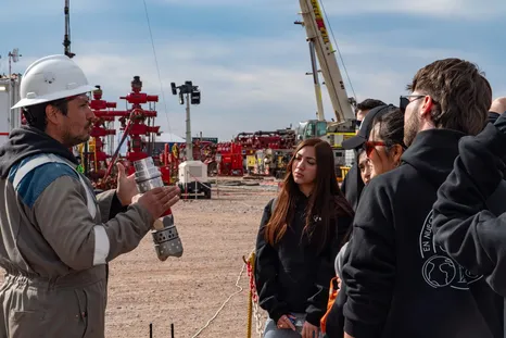 fundacion ypf abrio una nueva convocatoria para formar tecnicos que demanda el boom energetico