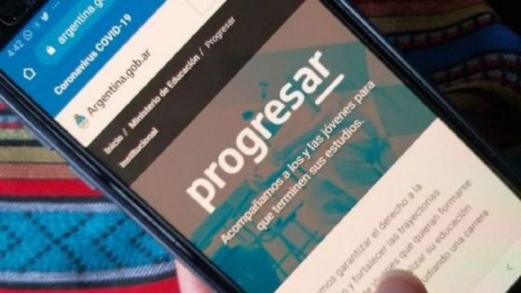 Las Becas Progresar comenzaron a reflejar pagos adeudados de 2025 entre beneficiarios que cobran por distintos medios.