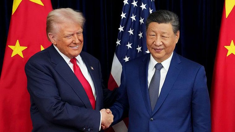 Donald Trump y Xi Jinping se reunieron en Busan, Corea del Sur, en octubre, tras lo cual acordaron una tregua arancelaria. Estados Unidos decidió reducir a la mitad un arancel del 20% con el objetivo de que se redujera el flujo de fentanilo desde China hacia EE.UU. 