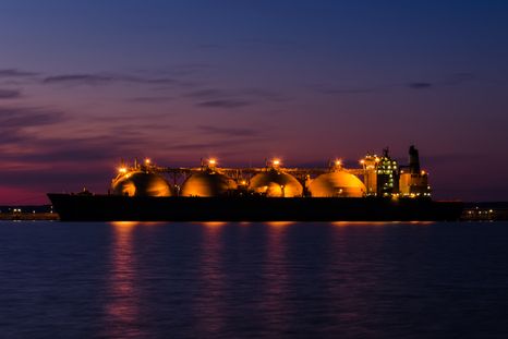 Con compras de GNL y gasoil, el sistema energético busca asegurar la oferta invernal