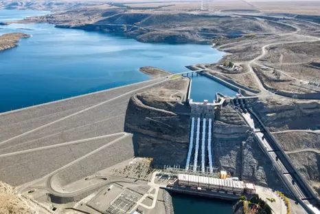 Neuquén y Río Negro firmaron contratos con las represas del Comahue. Neuquén y Río Negro firmaron contratos con las represas del Comahue.