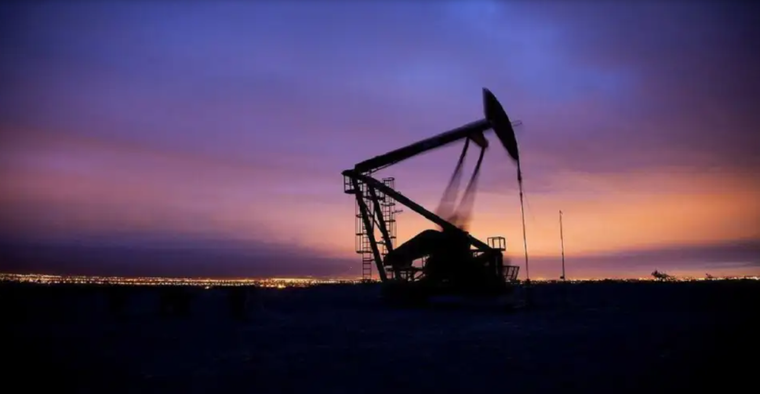 Pozo de petróleo en Venezuela. Pozo de petróleo en Venezuela.