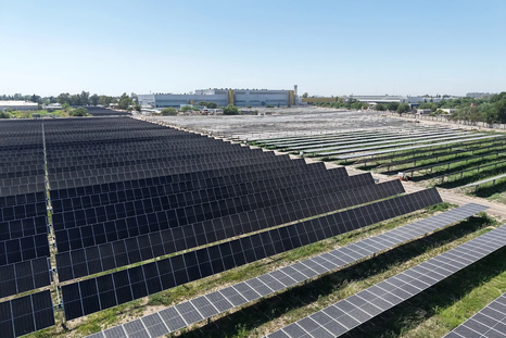Stellantis inauguró un parque solar para su planta de Ferreya, Córdoba