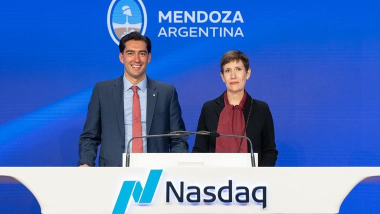 Sebastián Piña, CEO de Impulsa Mendoza, junto a la ministra Jimena Latorre.