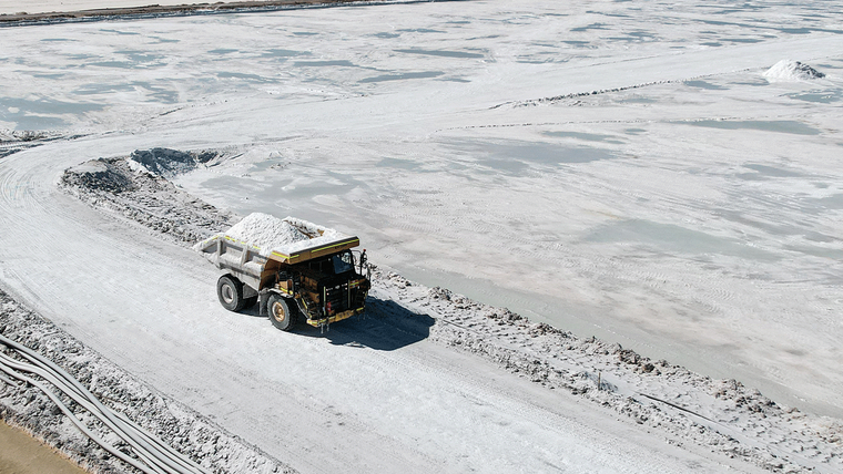 Chile es el segundo mayor productor de litio del mundo, después de Australia. Chile es el segundo mayor productor de litio del mundo, después de Australia.