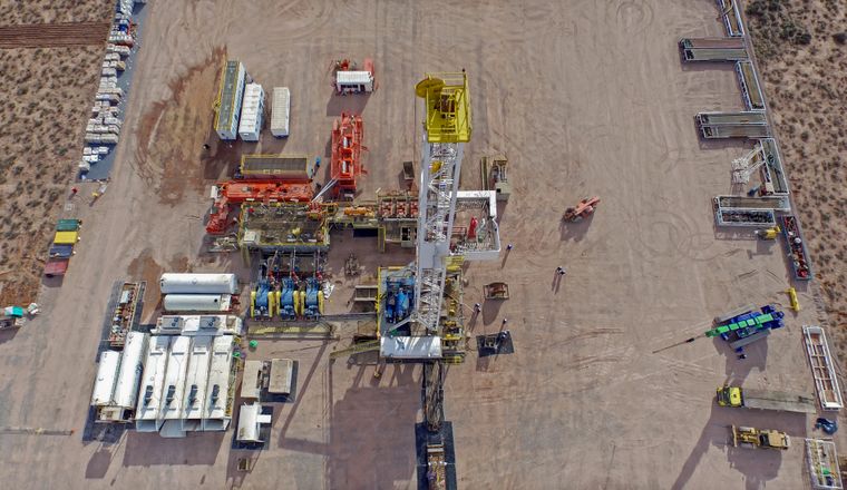 Equipo de fractura hidráulica operando en Vaca Muerta, Neuquén Equipo de fractura hidráulica operando en Vaca Muerta, Neuquén