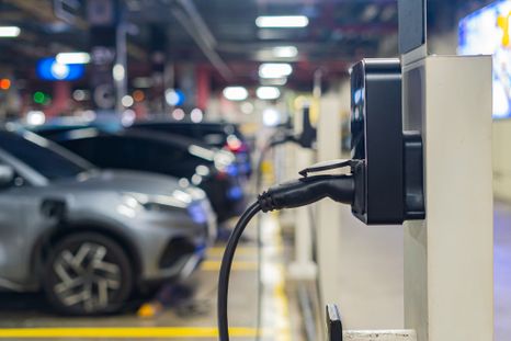 Carga de autos eléctricos.