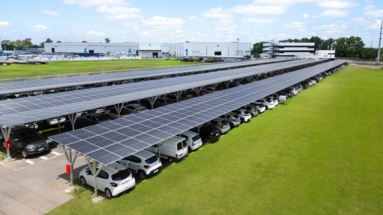 El carport solar de Secco tiene capacidad para albergar hasta 360 vehículos.
