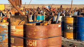 Tachos con residuos ambientales ferrosos, tras décadas de explotación petrolera de YPF, en Tierra del Fuego. Tachos con residuos ambientales ferrosos, tras décadas de explotación petrolera de YPF, en Tierra del Fuego.