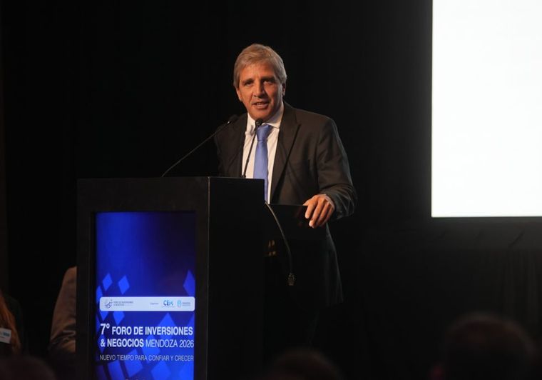 Luis Caputo en el Foro de Inversiones y Negocios en Mendoza.