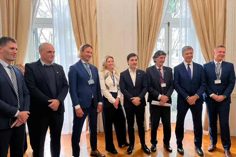 El Gobernador Ignacio Torres. Chubut busca convertirse en un polo de Inteligencia Artificial. El Gobernador Ignacio Torres. Chubut busca convertirse en un polo de Inteligencia Artificial.