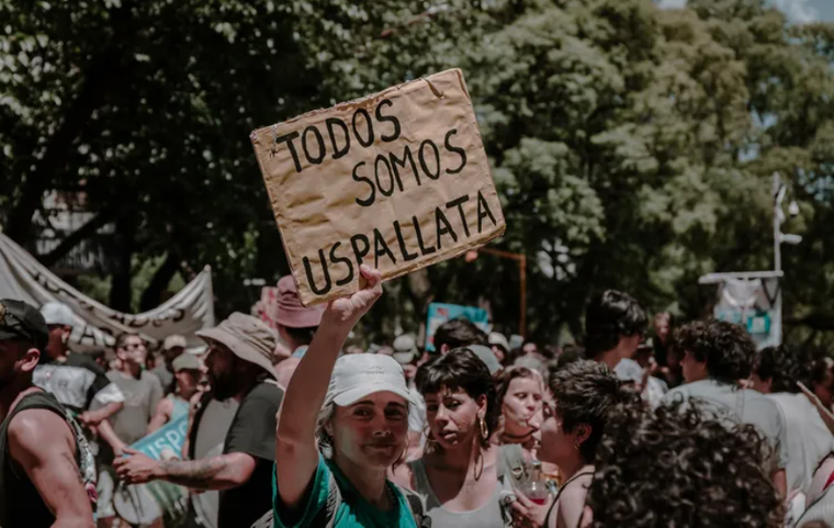 Una movilización contra la minería en Mendoza. Una movilización contra la minería en Mendoza.