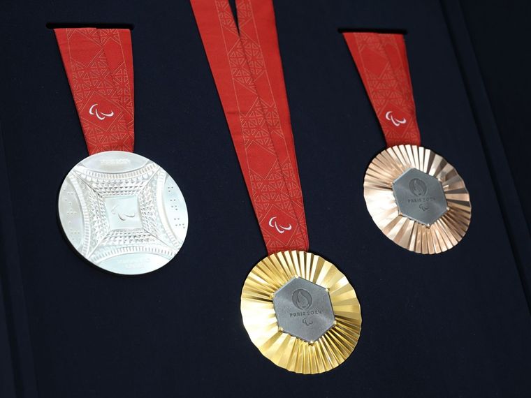 Medallas olímpicas de oro, plata y bronce.