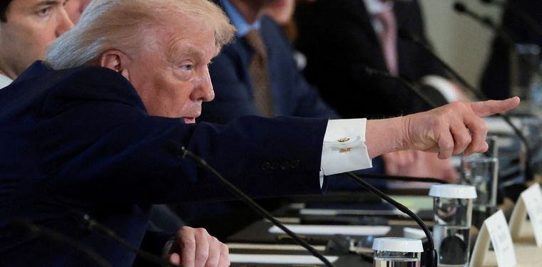 "Si no quieren entrar, solo avísenme", advirtió Trump. "Si no quieren entrar, solo avísenme", advirtió Trump.