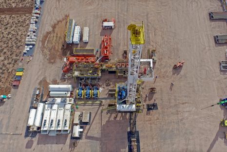 Equipo de fractura hidráulica operando en Vaca Muerta, Neuquén Equipo de fractura hidráulica operando en Vaca Muerta, Neuquén