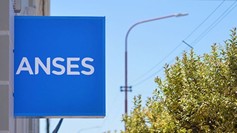 Anses paga en mayo la AUH con aumento y calendario escalonado según la terminación del DNI.