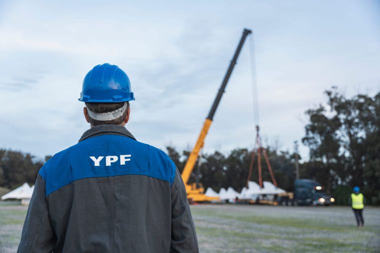 YPF avanzó en Quequén con insumos clave para Vaca Muerta Oil Sur. YPF avanzó en Quequén con insumos clave para Vaca Muerta Oil Sur.