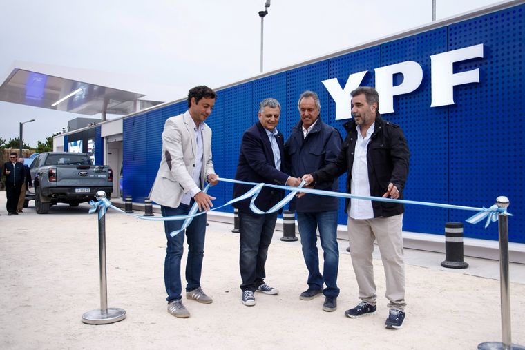 Horacio Marín, Daniel Scioli y Cristian Ritondo, durante la inauguración.