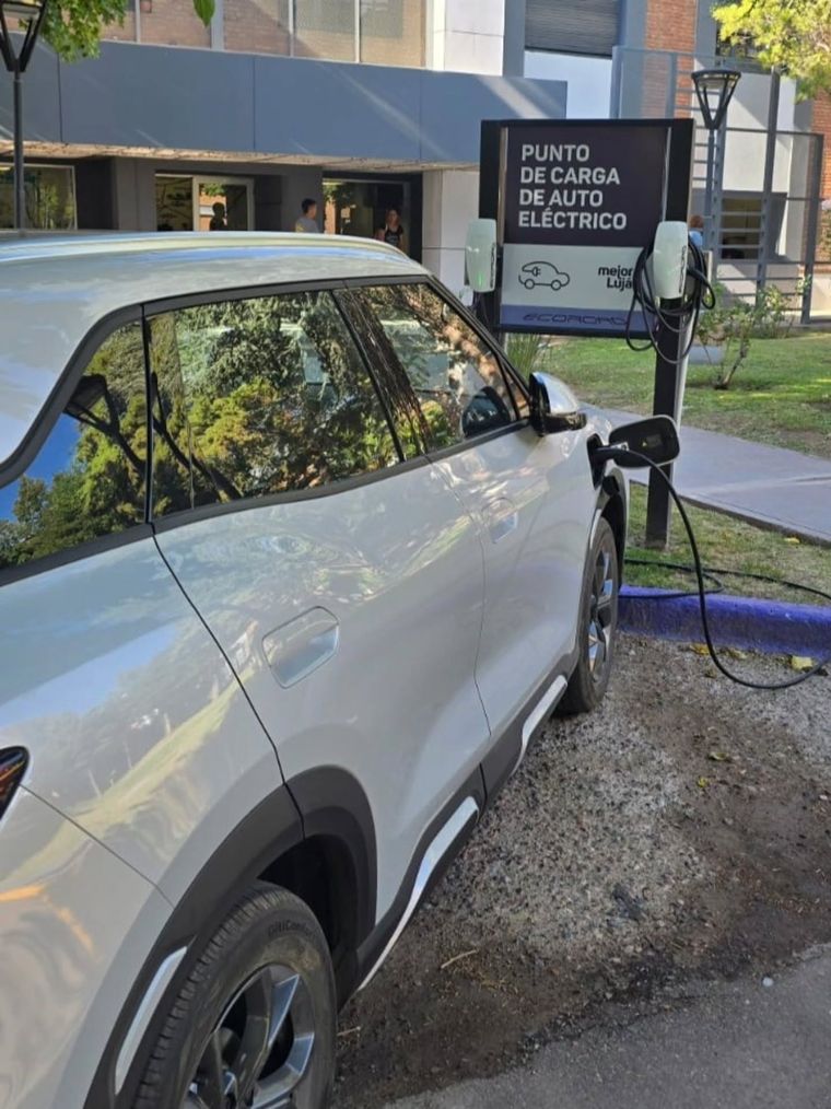 Carga de autos eléctricos.