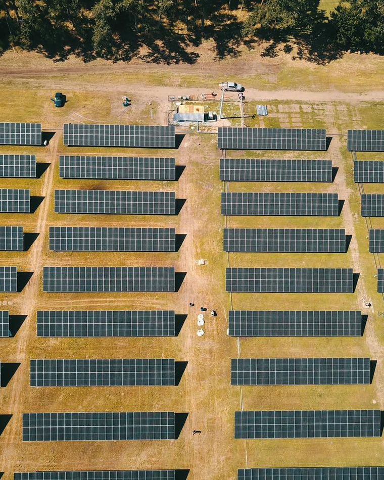 La planta de energ&iacute;a solar del Municipio de Tres Arroyos, en Brandsen.