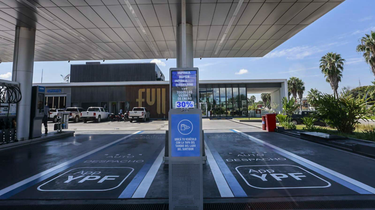 La estación de Fiamalá, en Tucumán, la 100 de YPF con autodespacho. La estación de Fiamalá, en Tucumán, la 100 de YPF con autodespacho.