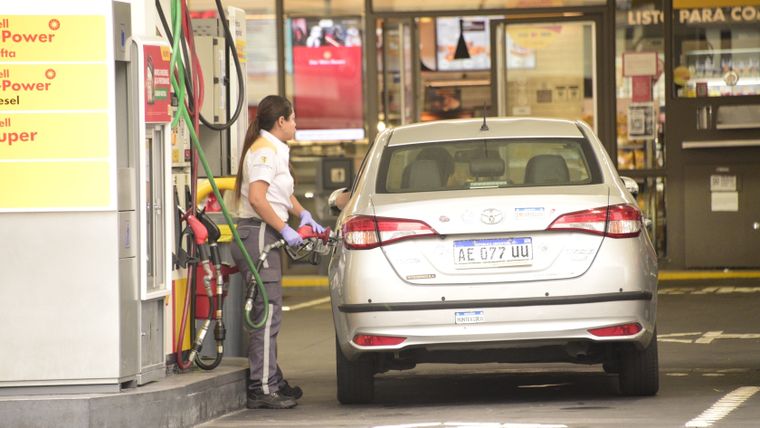 Los conductores misioneros buscan cruzar la frontera para ahorrar hasta 30% del precio en el surtidor. Los conductores misioneros buscan cruzar la frontera para ahorrar hasta 30% del precio en el surtidor.