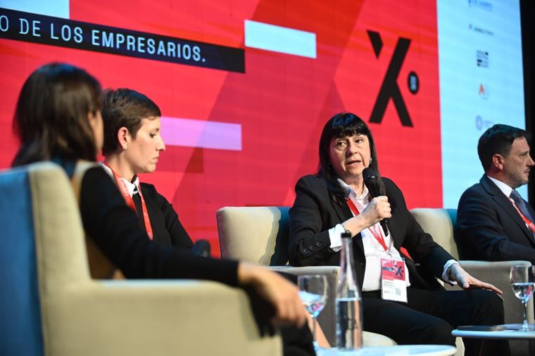 Teresita Regalado, ministra de Minería de Catamarca, y Jimena Latorre, ministra de Energía y Ambiente de Mendoza. Teresita Regalado, ministra de Minería de Catamarca, y Jimena Latorre, ministra de Energía y Ambiente de Mendoza.