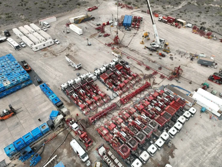 Un set de fractura para extraer petróleo en Vaca Muerta.