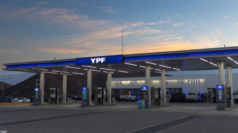 YPF evitará cimbronazos en los precios de los combustibles