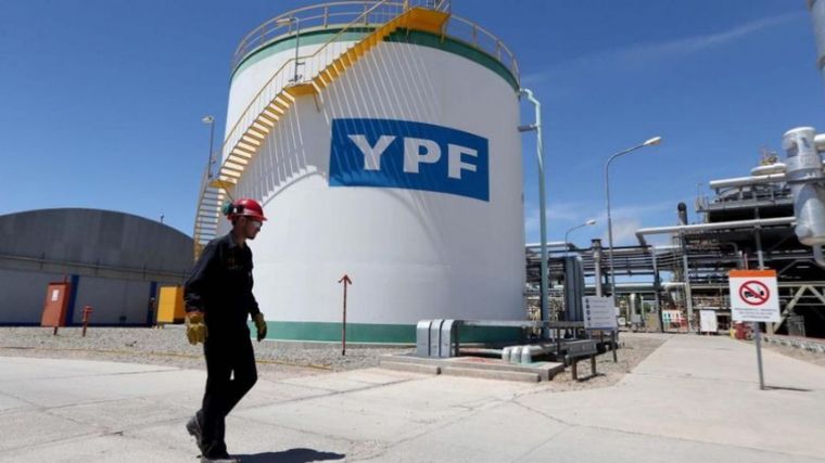 YPF firmó la cesión de Manantiales Behr al grupo Rovella Capital.
