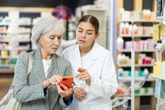 La receta electrónica de PAMI permite retirar medicamentos en farmacias adheridas con DNI y credencial.