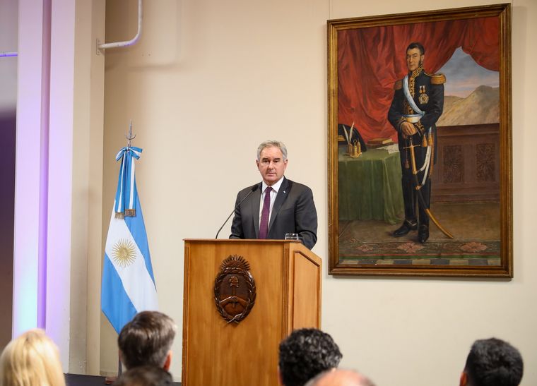 El canciller Pablo Quirno rechazó el anuncio de las empresas que operan al norte de Malvinas.
