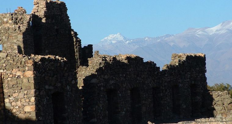 Paramillos epresenta una de las primeras explotaciones mineras de la República Argentina a manos de los Jesuitas.