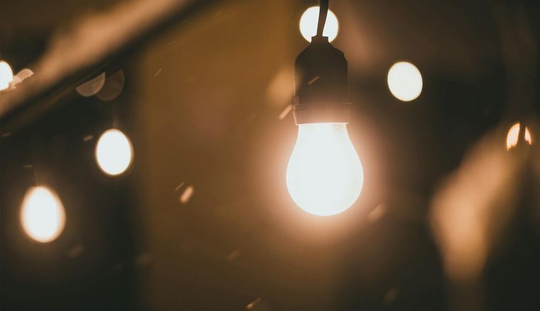 El secreto de las lámparas está en armonizar sus formas (siluetas), proporciones y funciones para lograr una iluminación coherente. El secreto de las lámparas está en armonizar sus formas (siluetas), proporciones y funciones para lograr una iluminación coherente.