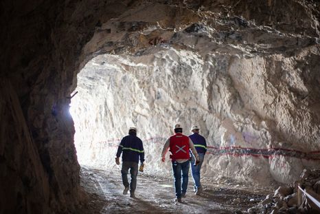 Exploración en la mina de oro de Hualilan, en San Juan Exploración en la mina de oro de Hualilan, en San Juan