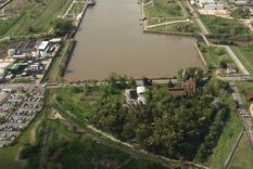 Camuzzi proyecta instalar un barco licuefactor en el Puerto La Plata.