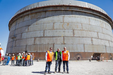 El presidente de YPF, Horacio Marín, recorrió las obras junto a los gobernadores de Río Negro, Alberto Weretilneck, y Neuquén, Rolando Figueroa