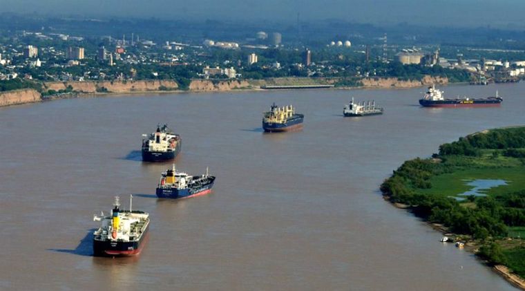La Hidrovía, la principal vía navegable del comercio exterior argentino que está en medio de una disputa por una licitación millonaria por 25 años.&nbsp;