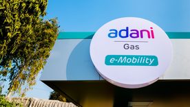 Una estación de gas del conglomerado indio Adani.
