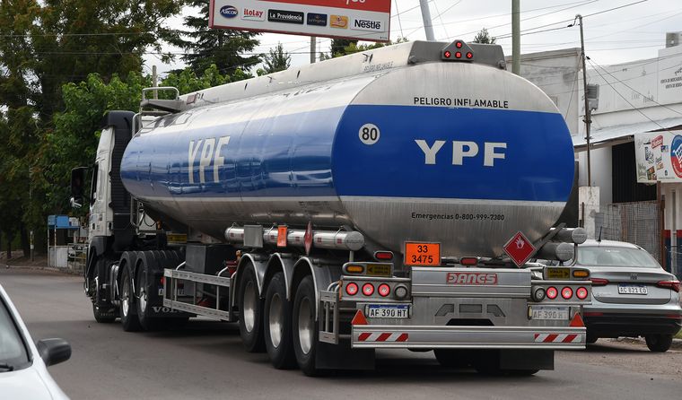ypf camion cisterna combustible (4)