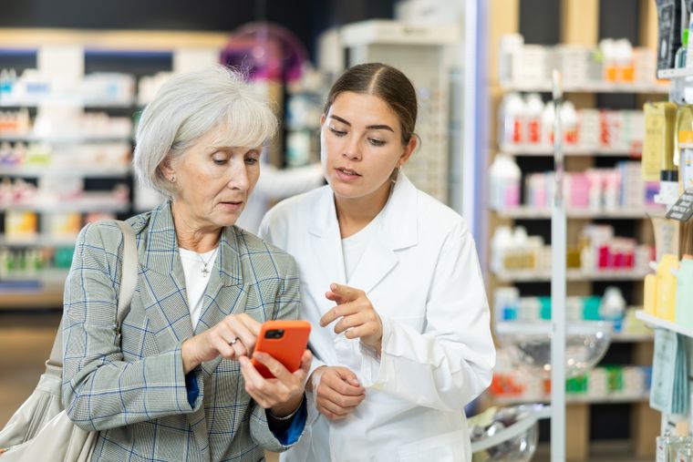 La receta electrónica de PAMI permite retirar medicamentos en farmacias adheridas con DNI y credencial.
