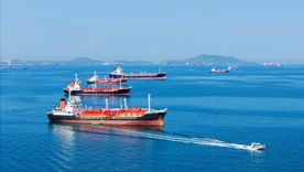 Sin tregua y sin barcos: el Estrecho de Ormuz queda al borde del colapso naval mientras el petróleo se acomoda