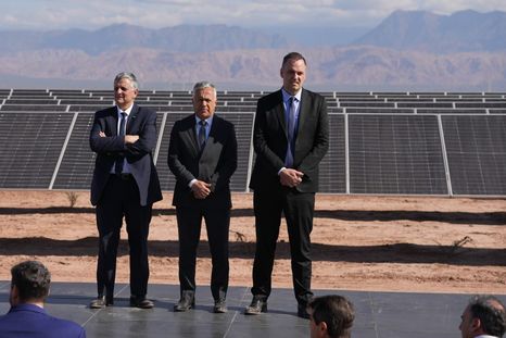 Horacio Marín, CEO de YPF, junto a Alfredo Cornejo y Manuel Adorni en Mendoza. Horacio Marín, CEO de YPF, junto a Alfredo Cornejo y Manuel Adorni en Mendoza.
