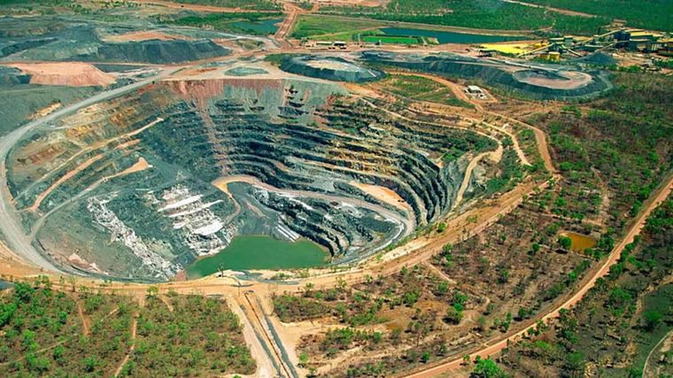 En Santa Cruz, la minería recibe el apoyo del Gobierno local. En Santa Cruz, la minería recibe el apoyo del Gobierno local.