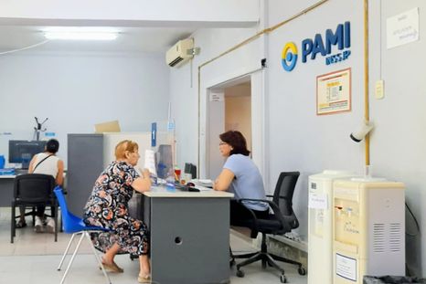 PAMI recomienda usar solo sus canales oficiales para realizar trámites digitales y evitar estafas. PAMI recomienda usar solo sus canales oficiales para realizar trámites digitales y evitar estafas.