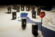 estrecho de ormuz cerrado: el petroleo rebota mas de 6% tras la escalada en el golfo